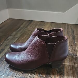 Clarks Collection Women's Brown‎ Leather Ankle Boots. Size 11